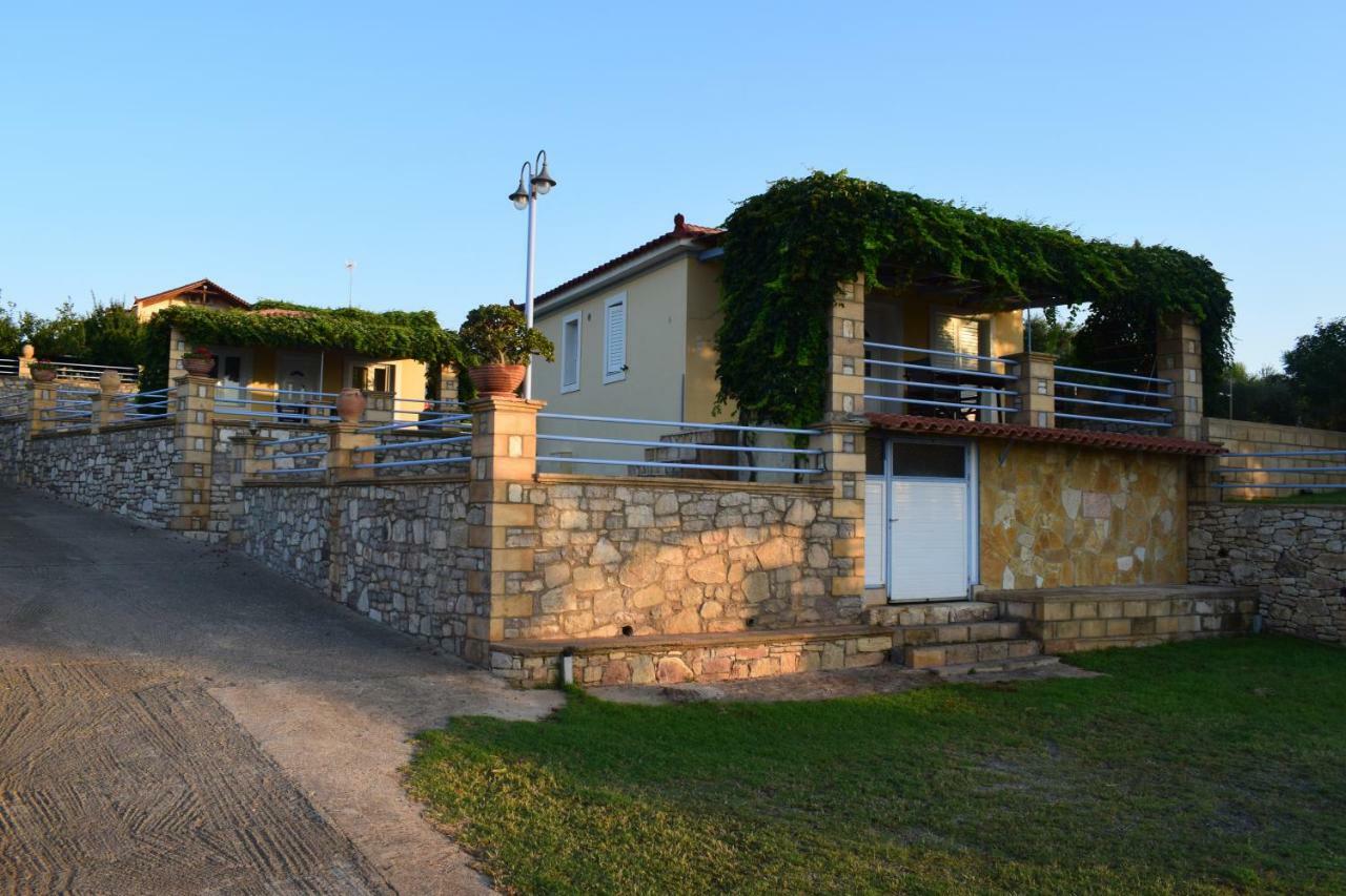 Alexandros Seaside Family Apartments & Villas - Paradise, 7' From Petalidi Kalamaki  Exterior photo