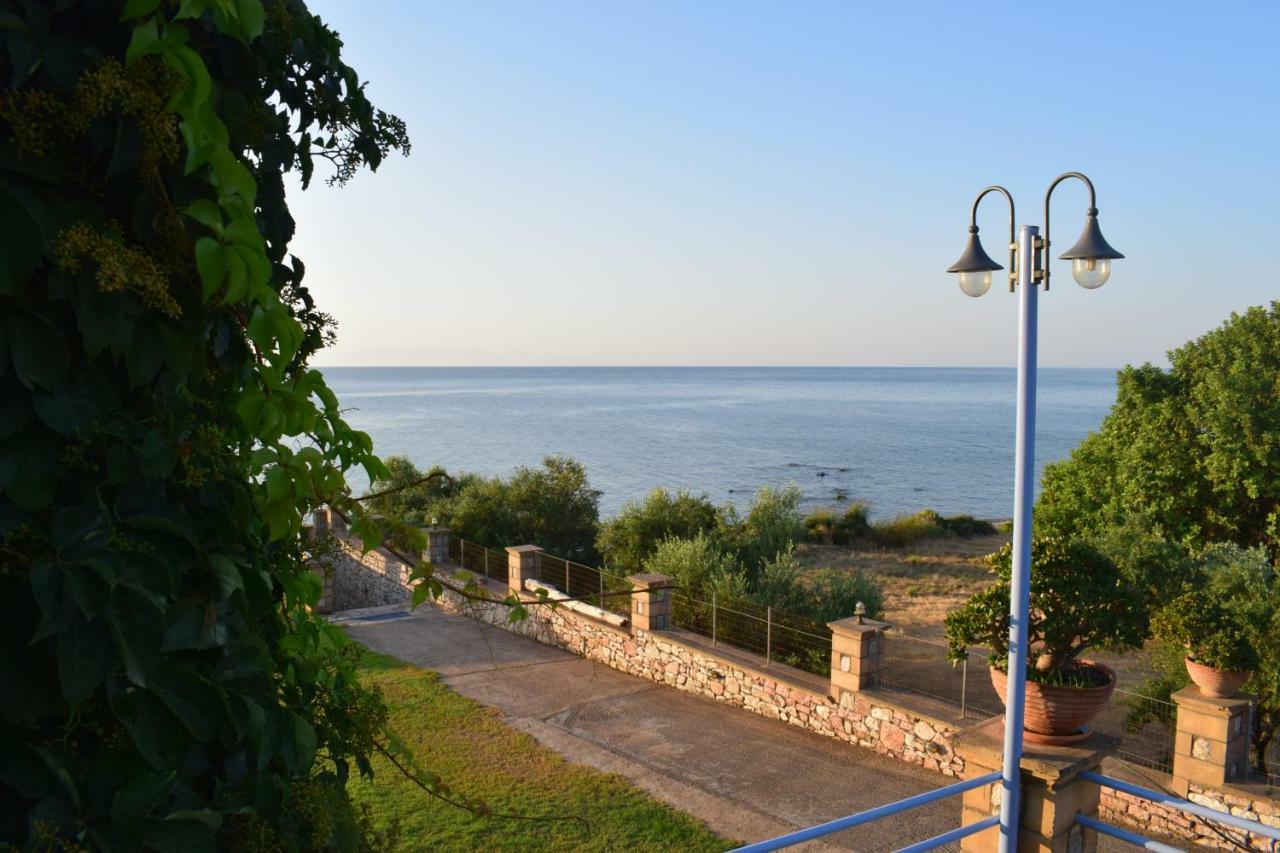 Alexandros Seaside Family Apartments & Villas - Paradise, 7' From Petalidi Kalamaki  Exterior photo