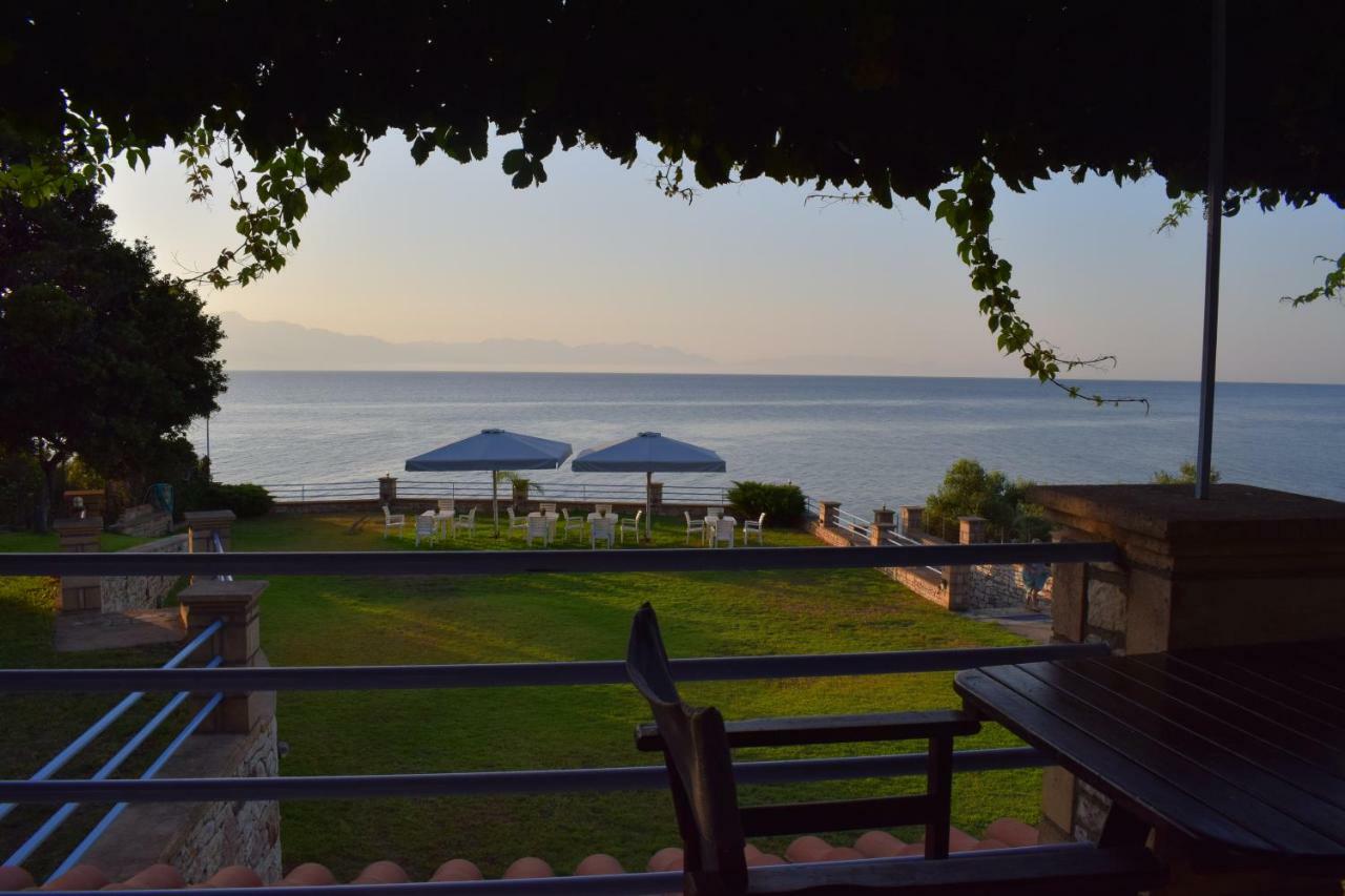 Alexandros Seaside Family Apartments & Villas - Paradise, 7' From Petalidi Kalamaki  Exterior photo