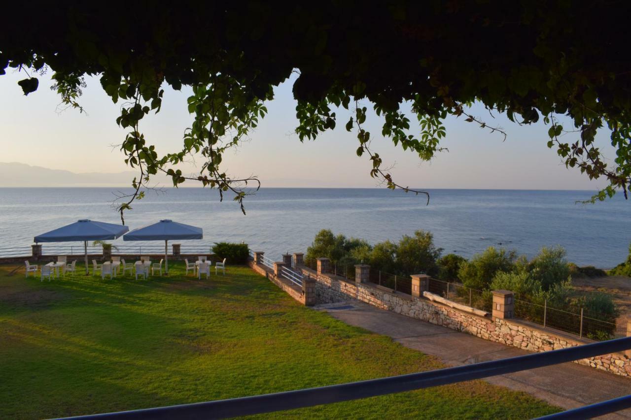 Alexandros Seaside Family Apartments & Villas - Paradise, 7' From Petalidi Kalamaki  Exterior photo