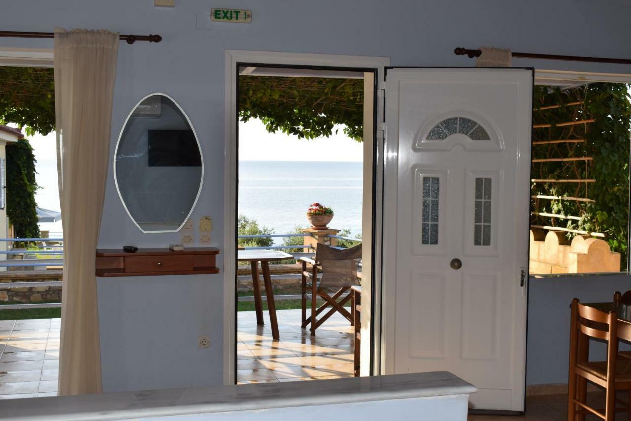 Alexandros Seaside Family Apartments & Villas - Paradise, 7' From Petalidi Kalamaki  Exterior photo