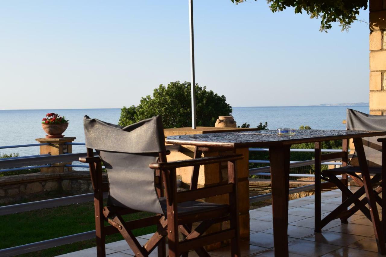 Alexandros Seaside Family Apartments & Villas - Paradise, 7' From Petalidi Kalamaki  Exterior photo